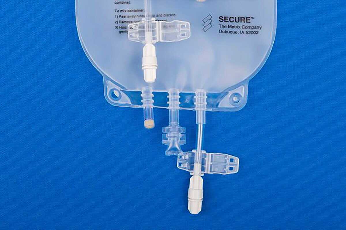 Close-up of the lower ports, clamp and male screw connector on the Metrix Secure 666 Series 1,500 mL TPN bag